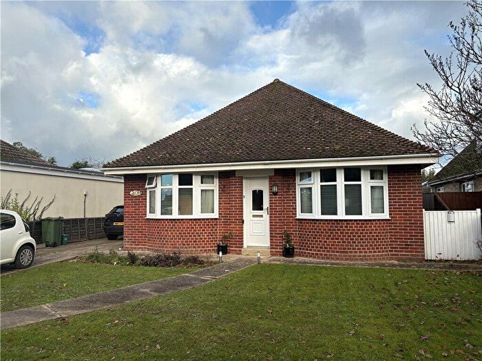 3 Bedroom Bungalow For Sale In Alverstone Road, East Cowes, Isle Of Wight, PO32