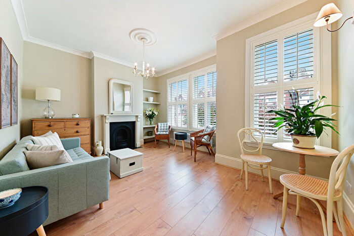 2 Bedroom Flat To Rent In Dagnan Road, SW12