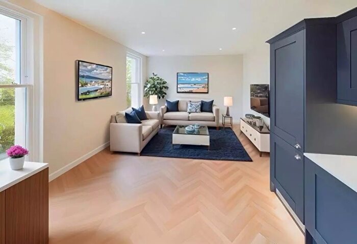 1 Bedroom Flat To Rent In Flat Lewes Crescent, Brighton, BN2