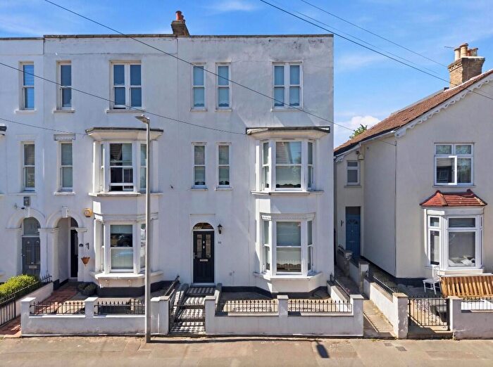 5 Bedroom End Of Terrace House For Sale In Cowslip Road, London, E18