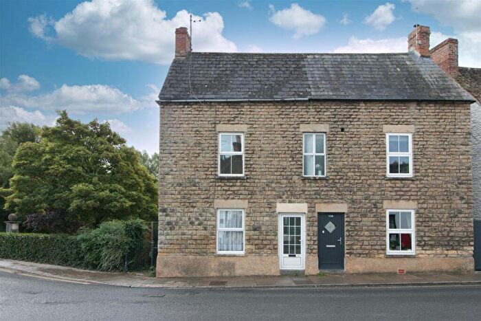 3 Bedroom End Of Terrace House For Sale In High Street, Malmesbury, SN16