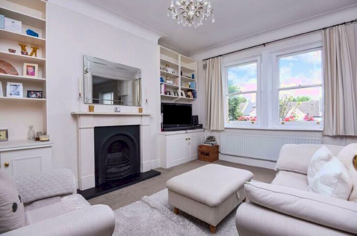 2 Bedroom Flat To Rent In Fontenoy Road, Balham, SW12