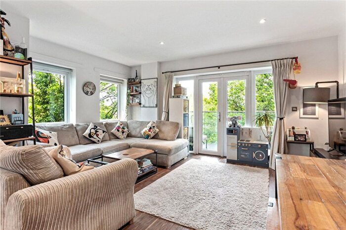 2 Bedroom Flat For Sale In Waterfall Cottages, London, SW19