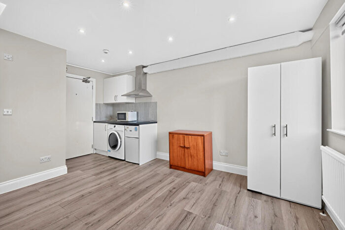 Studio To Rent In Craven Park Road, London, N15