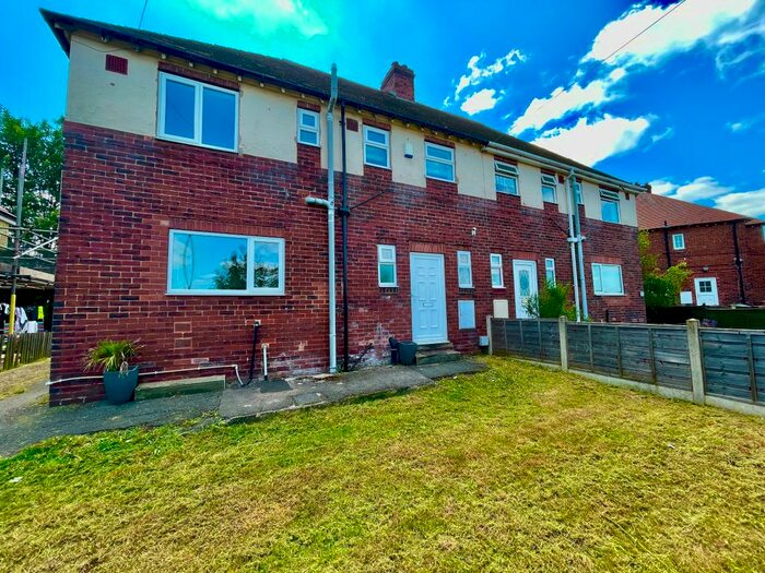 3 Bedroom Semi-Detached House To Rent In Willow Park, Pontefract, WF8