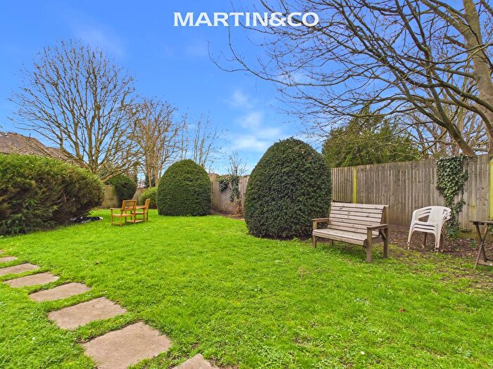 1 Bedroom Flat For Sale In Manor Farm Court, Egham, TW20