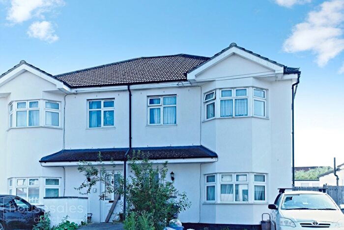 3 Bedroom Flat For Sale In Park Avenue, Mitcham, CR4