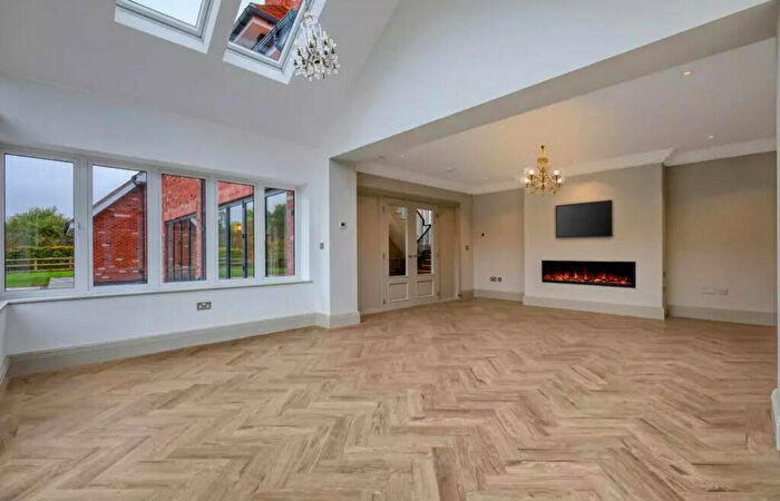 4 Bedroom Chalet To Rent In Fauna Close, HA7