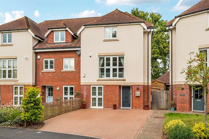 5 Bedroom Semi-Detached House For Sale In Oak Tree Drive, Guildford, GU1
