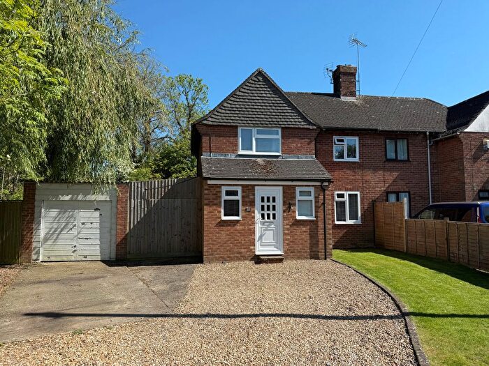 3 Bedroom Semi-Detached House For Sale In New Street, Tingewick, MK18