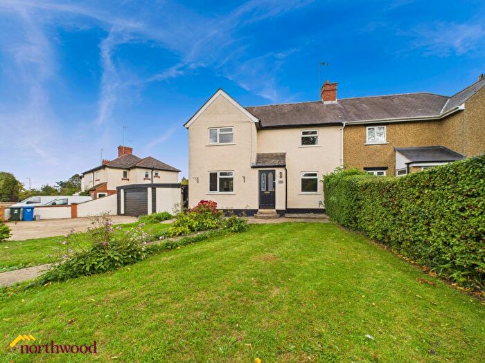 4 Bedroom Semi-Detached House To Rent In Bloxham Road, Banbury, OX16