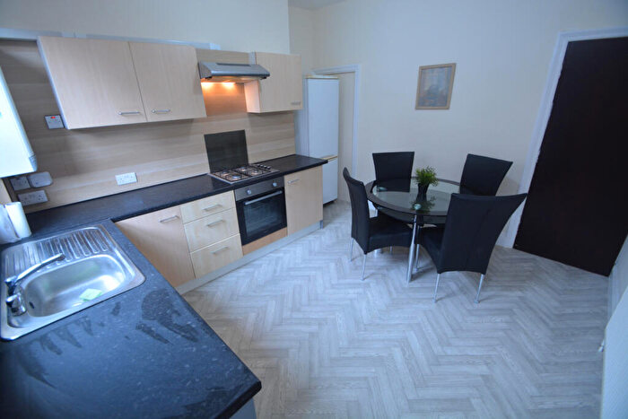 4 Bedroom House To Rent In Burchett Terrace, Leeds, LS6