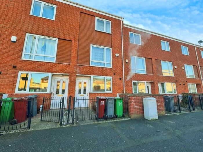 4 Bedroom Detached House To Rent In Devonshire Street South, Manchester, Greater Manchester, M13