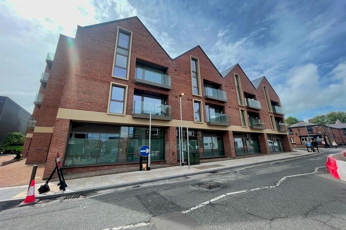 2 Bedroom Flat To Rent In Hope Square, Altrincham, WA14