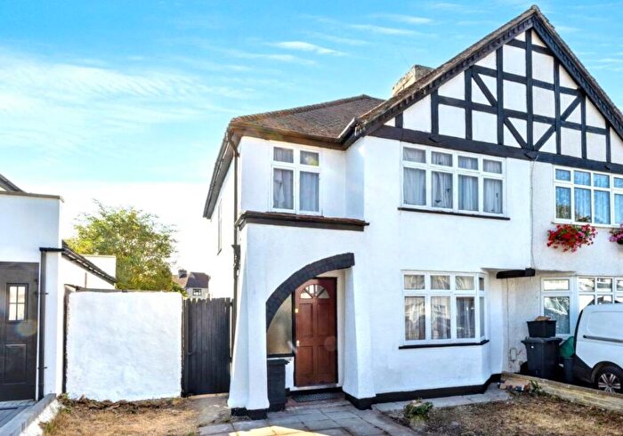 3 Bedroom End Of Terrace House For Sale In Ruskin Walk, Bromley, Kent, BR2