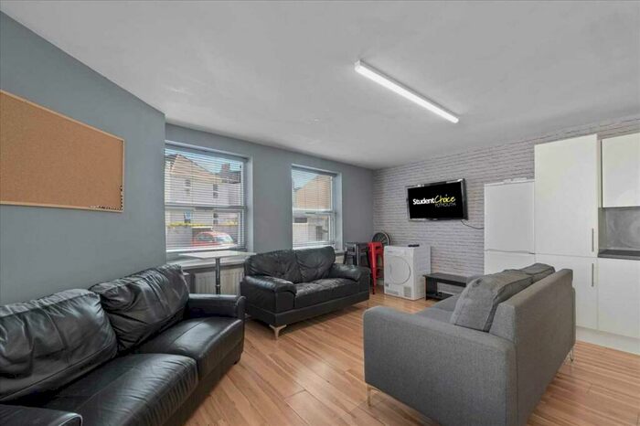 7 Bedroom End Of Terrace House To Rent In Regent Street, Plymouth, PL4