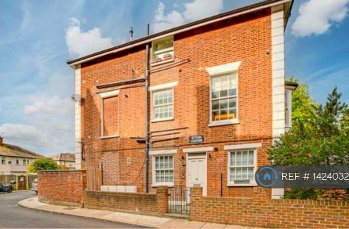 2 Bedroom Flat To Rent In Rosemary Lane, London, SW14