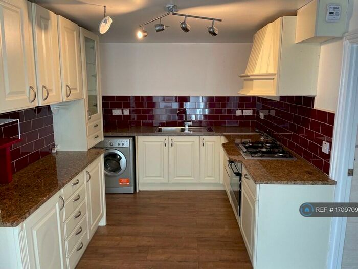 2 Bedroom Flat To Rent In Dubral House, Horfield, Bristol, BS7