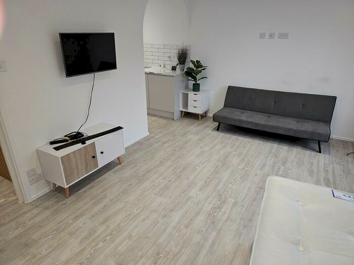 Studio To Rent In Coe Avenue, London, SE25