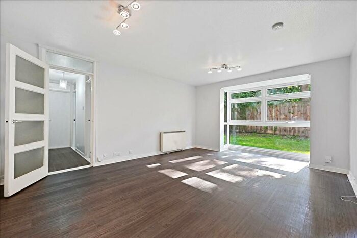 2 Bedroom Flat To Rent In Harriers Close, Ealing, W5
