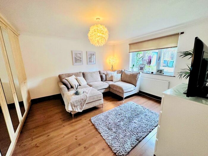 5 Bedroom Detached House For Sale In Benn Lane, Longwood, Huddersfield, HD3