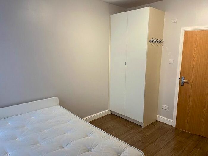 Studio To Rent In Crescent Road, Turnpike Lane, N15