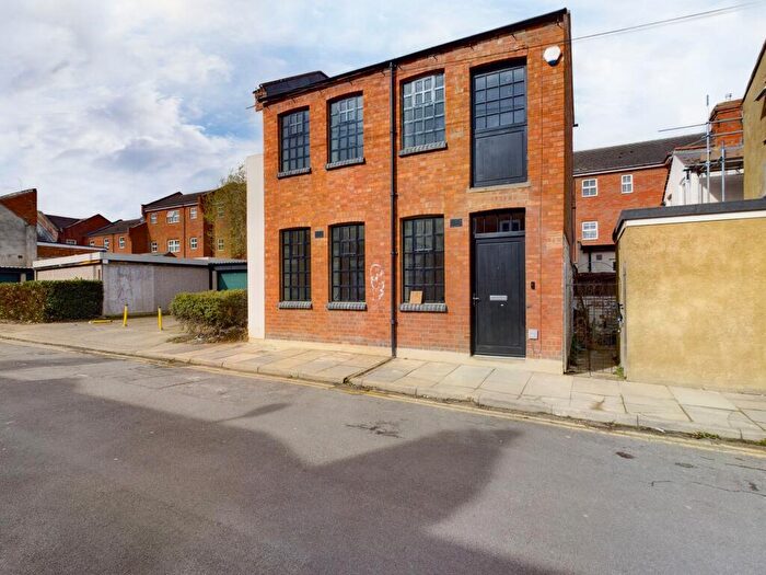 2 Bedroom Detached House To Rent In Ecton Street, Northampton, NN1