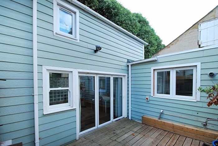 1 Bedroom Property To Rent In New Road, Brentford, No, TW8