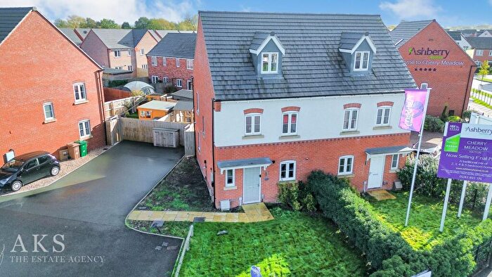 4 Bedroom Semi Detached House For Sale In Wren Close, Hatton, DE65