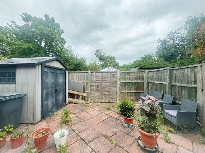 2 Bedroom Flat To Rent In Chalfont Walk, Woodford, IG8