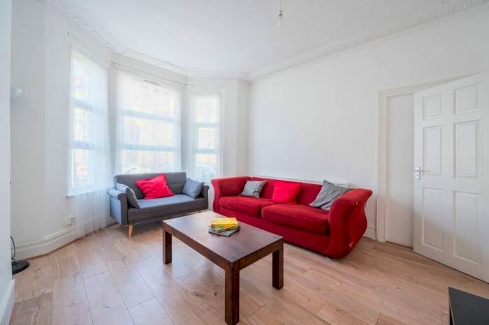 1 Bedroom Flat To Rent In Corrance Road, Brixton, London, SW2