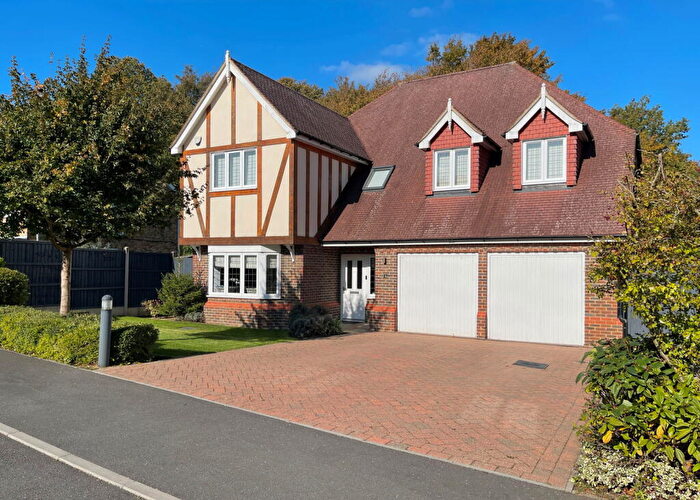 6 Bedroom Detached House For Sale In Conifer Drive, Meopham, DA13