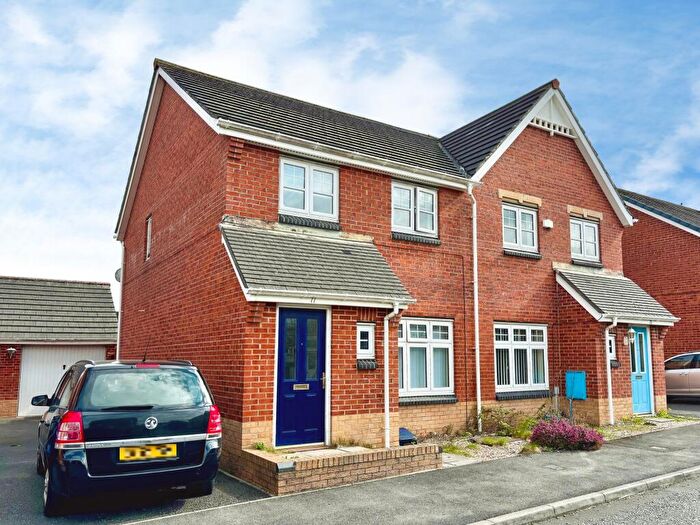 3 Bedroom Semi-Detached House For Sale In Housestead Gardens, Longbenton, Newcastle Upon Tyne, NE12
