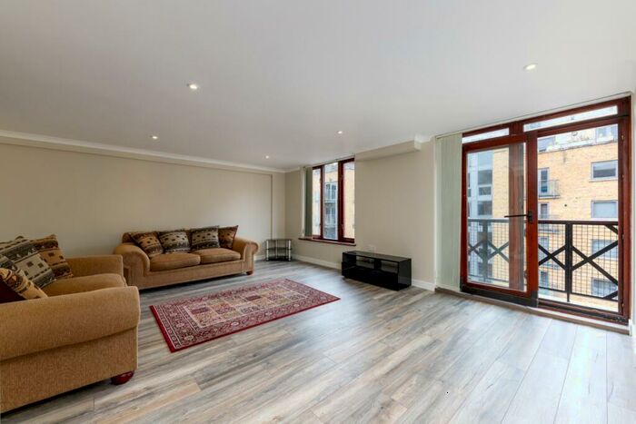 2 Bedroom Flat To Rent In Hermitage Court, Knighten Street, E1W