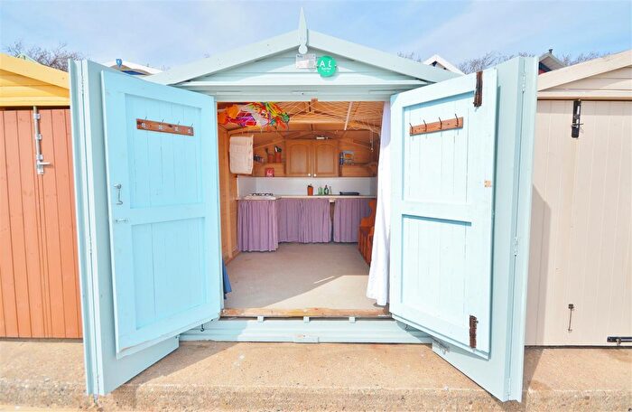 Chalet For Sale In Beach Hut, Clacton-On-Sea, Essex, CO15
