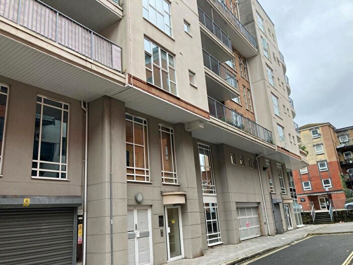 1 Bedroom Flat To Rent In Lower Canal Walk, SO14