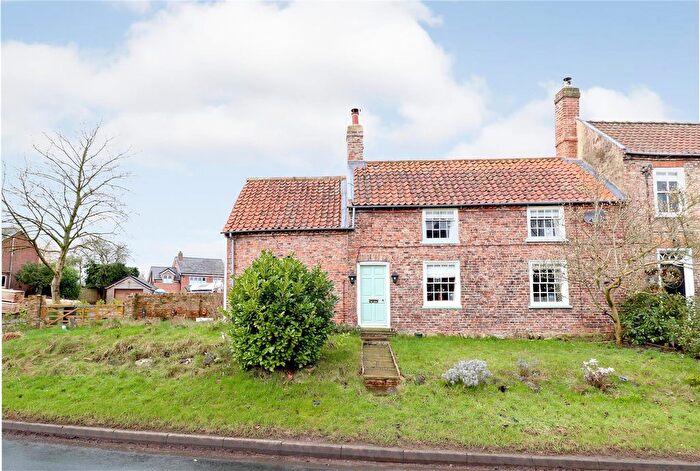 4 Bedroom Semi-Detached House For Sale In Main Street, Holtby, York, YO19