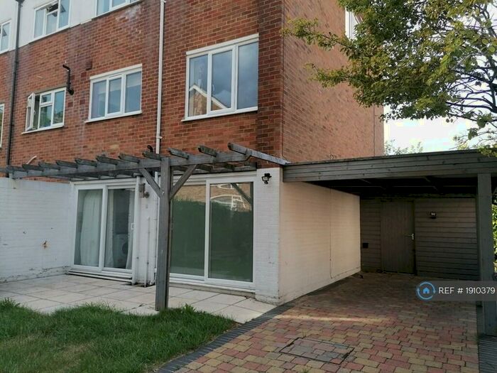 6 Bedroom Semi-Detached House To Rent In Lindfield Garden, Guildford, GU1