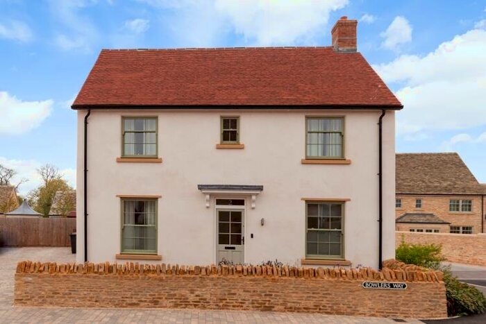 3 Bedroom Detached House To Rent In Bowlers Way, Woodstock, OX20