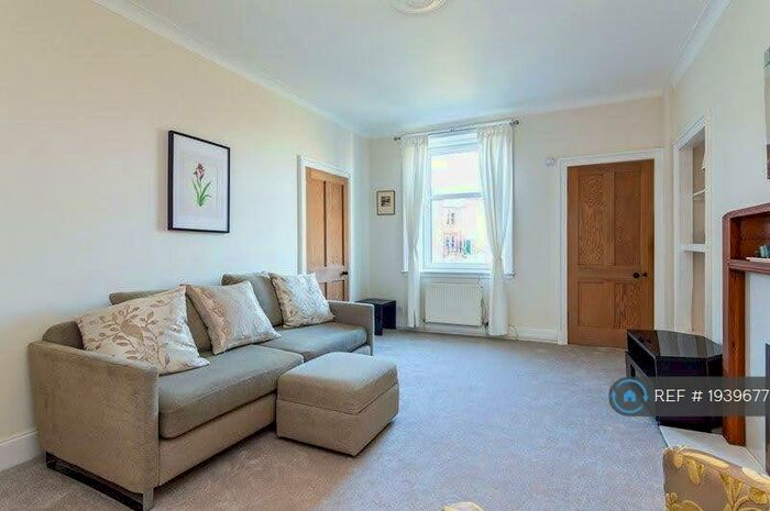 2 Bedroom Flat To Rent In Willowbrae, Edinburgh, EH8