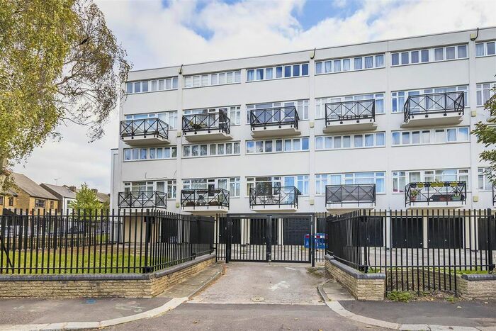 3 Bedroom Maisonette To Rent In Wingfield Road, Walthamstow, London, E17