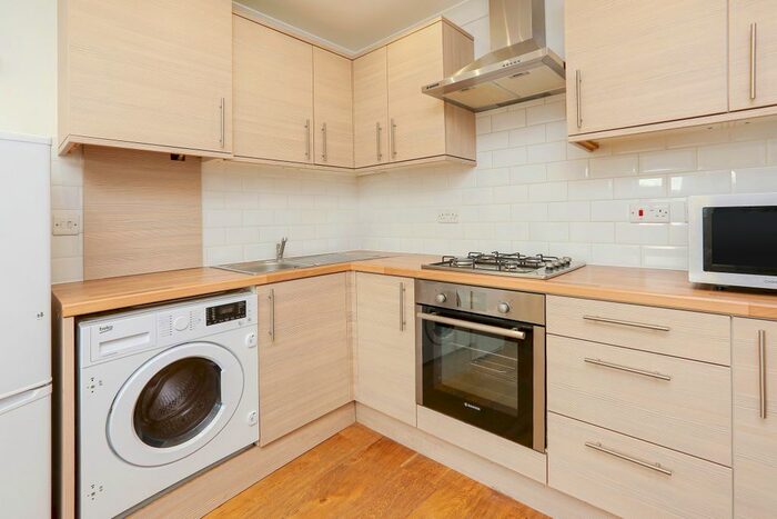 2 Bedroom Flat To Rent In St. Pauls Road, London, N1