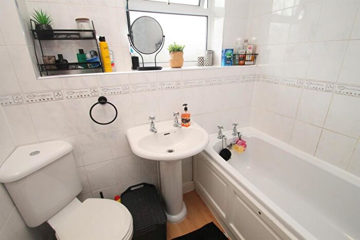 3 Bedroom End Of Terrace House For Sale In Newington Walk, Maidstone, Kent, ME14