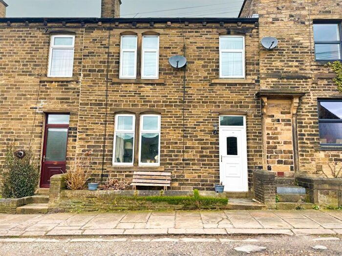 3 Bedroom Terraced House For Sale In South View, Cross Hills, BD20