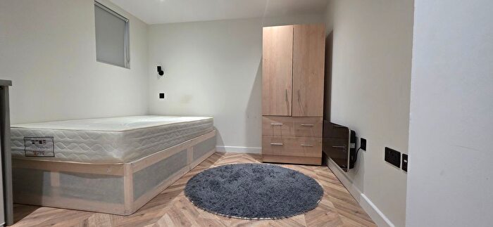 Studio To Rent In Millet Road, Greenford, UB6