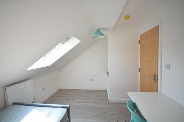 6 Bedroom Semi-Detached House To Rent In Gwenfron Road, Liverpool, L6