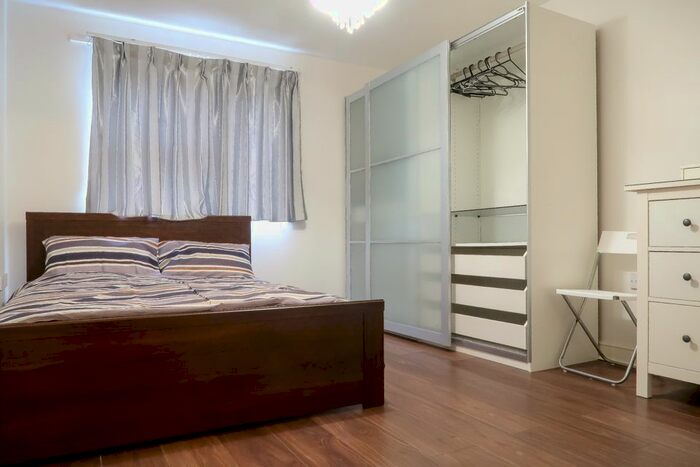 2 Bedroom Flat To Rent In Maltings Close, London, E3