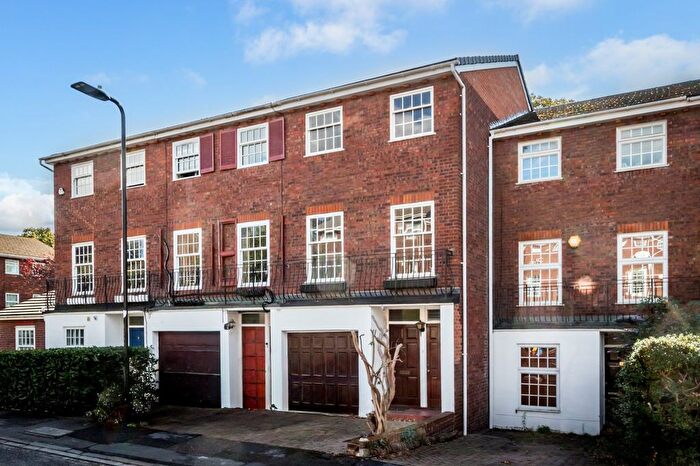 4 Bedroom Terraced House For Sale In Dell Way, London, W13