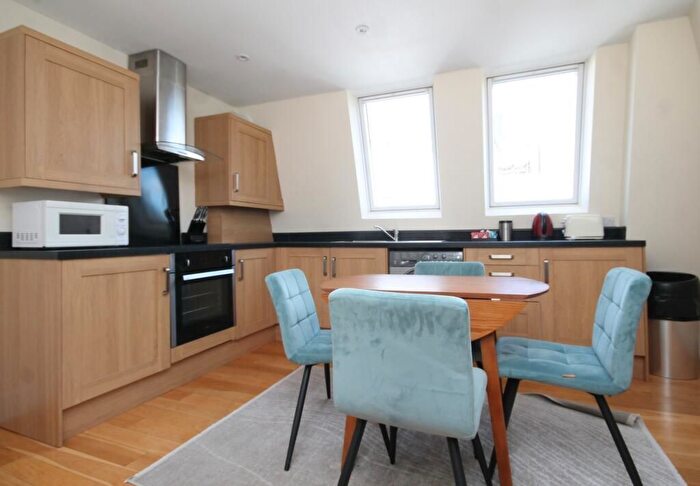 3 Bedroom Flat To Rent In Camden Road, Holloway, London, N7