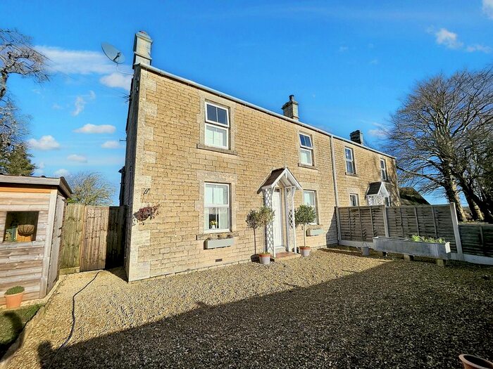 2 Bedroom Cottage For Sale In Monkton, Broughton Gifford, SN12